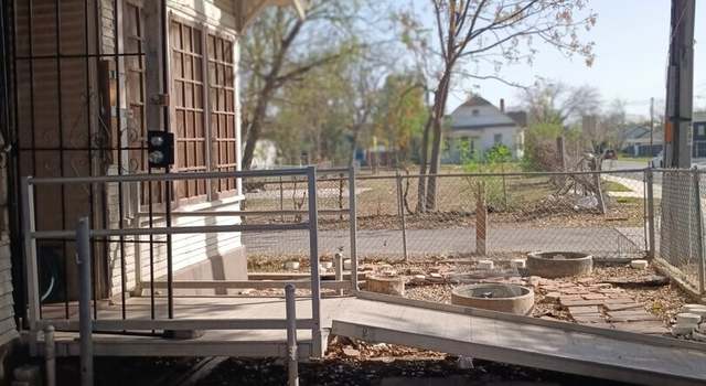 Photo of 102 S Rosillo, San Antonio, TX 78207-3757