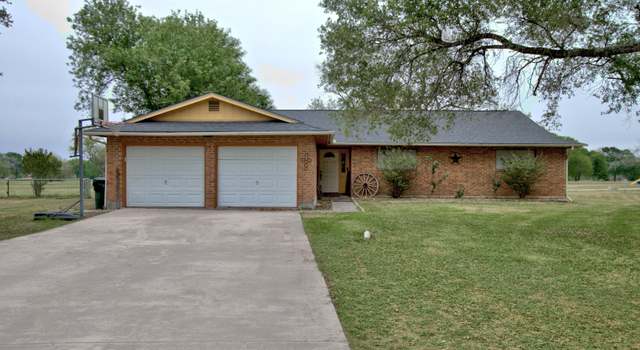 Photo of 507 River Oak Dr, Seguin, TX 78155-7035