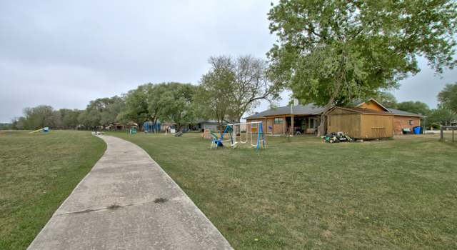 Photo of 507 River Oak Dr, Seguin, TX 78155-7035