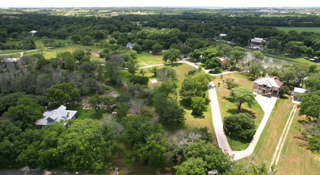 Photo of 102 Lakeside Dr, Seguin, TX 78155