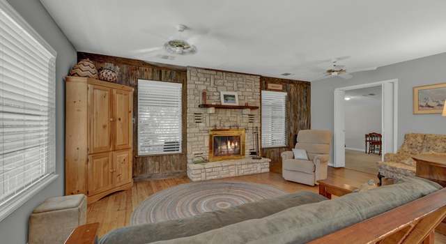 Photo of 1550 Canyon Shrs, Canyon Lake, TX 78133-2342