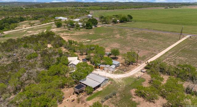 Photo of 906 County Road 2615, Rio Medina, TX 78066