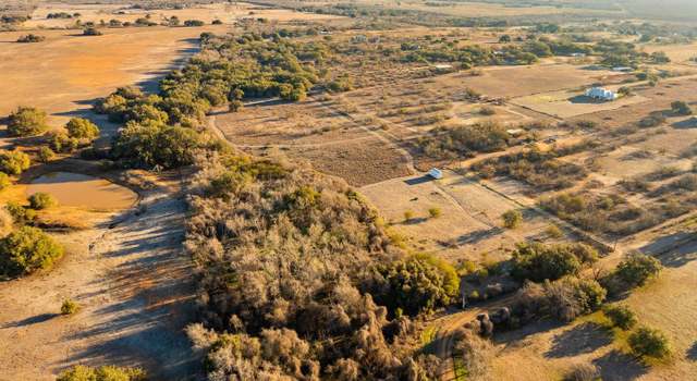 Photo of 1666 County Road 106, Floresville, TX 78114