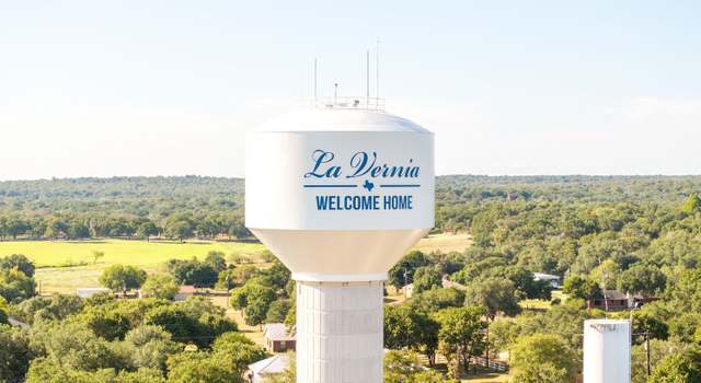 Photo of 124 E Magnolia Cir, La Vernia, TX 78121