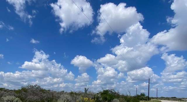 Photo of 30 Palomino Hills Cir, Uvalde, TX 78801