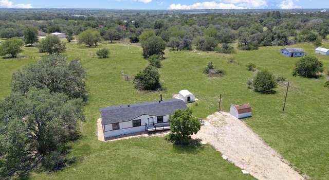 Photo of 203 Eagle Ridge Dr, Floresville, TX 78114