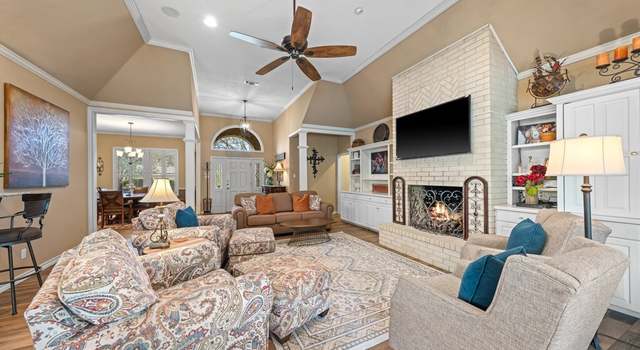 Photo of 102 Spring Ml, Kerrville, TX 78028