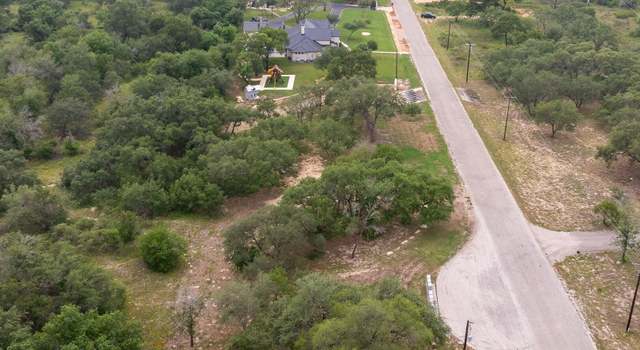 Photo of 176 Trophy Ln, Poteet, TX 78065-4855