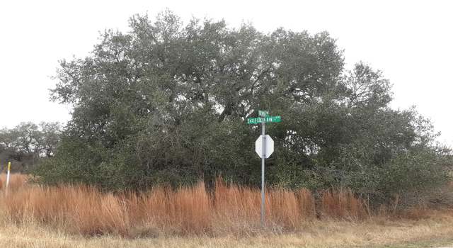 Photo of 104 Tierra Cir, Floresville, TX 78114