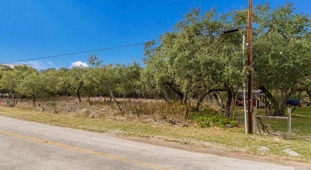 Photo of 511 Mountain Crk, Boerne, TX 78006
