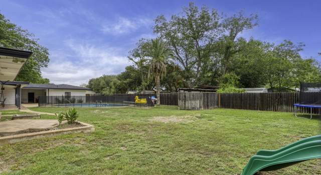 Photo of 906 E Cedar St, Seguin, TX 78155