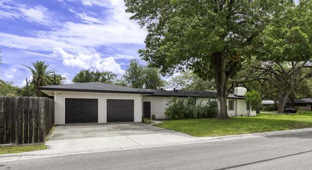 Photo of 906 E Cedar St, Seguin, TX 78155