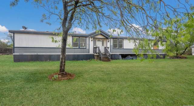 Photo of 915 County Road 3821, San Antonio, TX 78253-6944