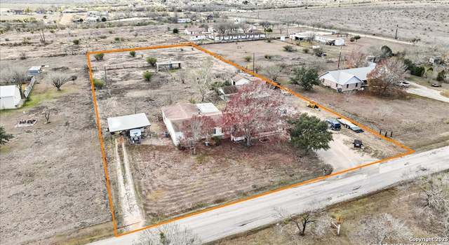 Photo of 1228 Country Ln, Marion, TX 78124