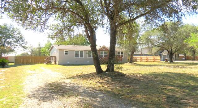 Photo of 119 Creekbend, Floresville, TX 78114