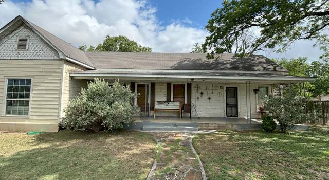 Photo of 409 May St, Sabinal, TX 78881