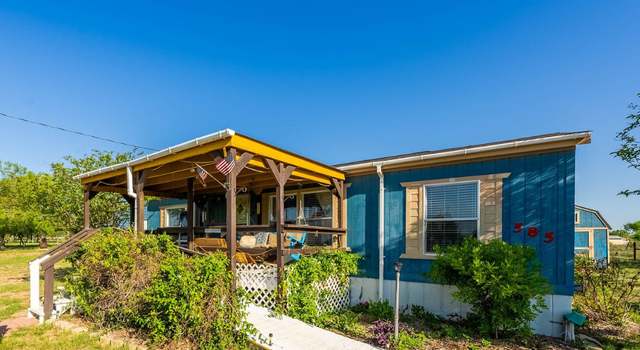 Photo of 585 County Road 7718, Devine, TX 78016