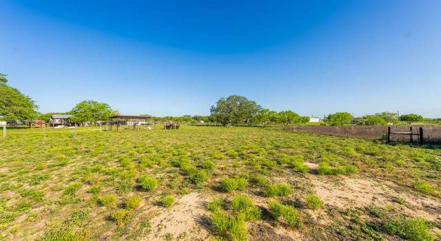 Photo of 585 County Road 7718, Devine, TX 78016