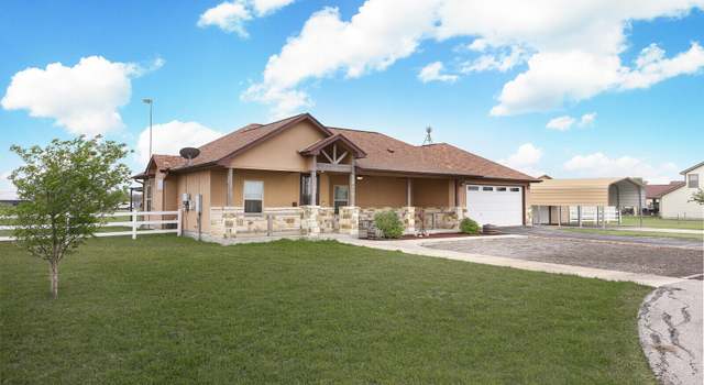 Photo of 861 County Road 464, Hondo, TX 78861