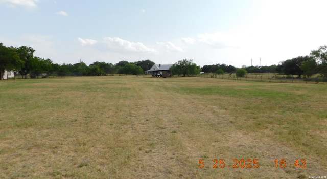 Photo of 210 Deer Run, Pleasanton, TX 78064