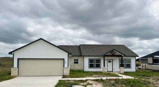 Photo of 153 N 1st St, Floresville, TX 78114