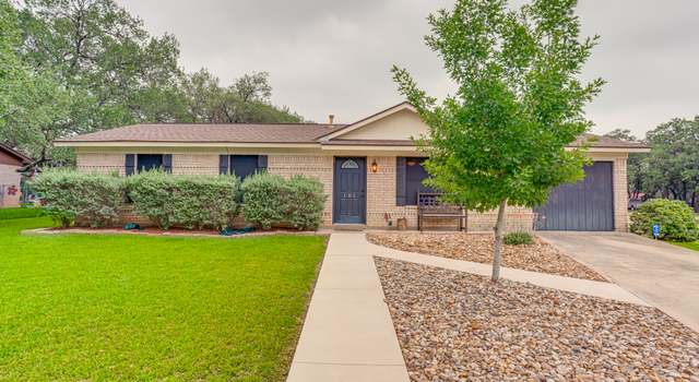 Photo of 101 Howard Wallace, Devine, TX 78016