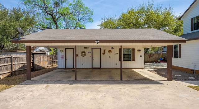 Photo of 1506 D St, Floresville, TX 78114