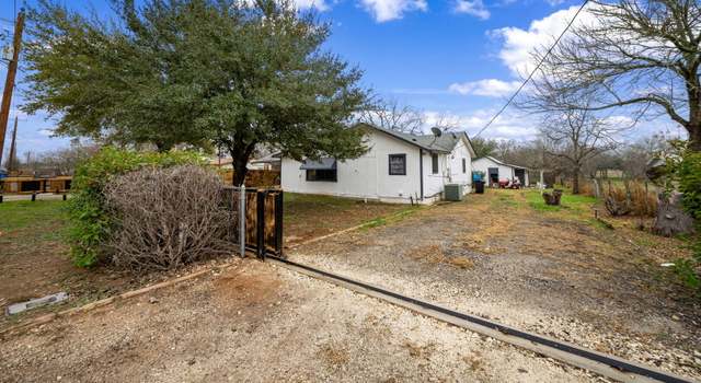 Photo of 1930 Sutherland Springs Rd, Floresville, TX 78114
