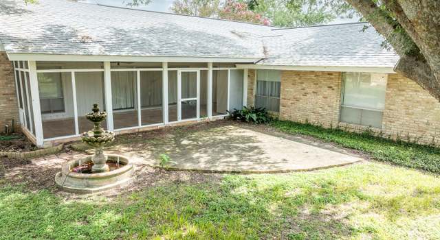 Photo of 900 E 2nd St, Nixon, TX 78140