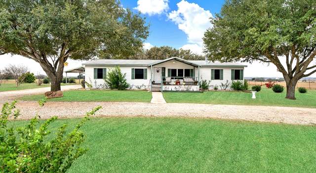 Photo of 424 County Road 236, Falls City, TX 78113-2422