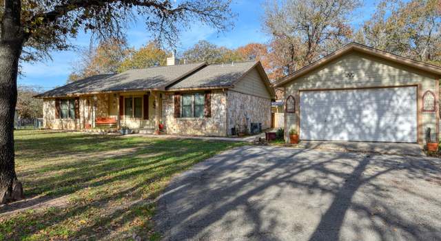 Photo of 741 Killarney Rd, Floresville, TX 78114-6547