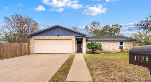 Photo of 1105 Ross St, George West, TX 78022