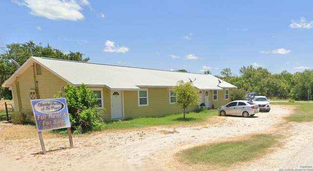Photo of 530 N Estes, La Pryor, TX 78872