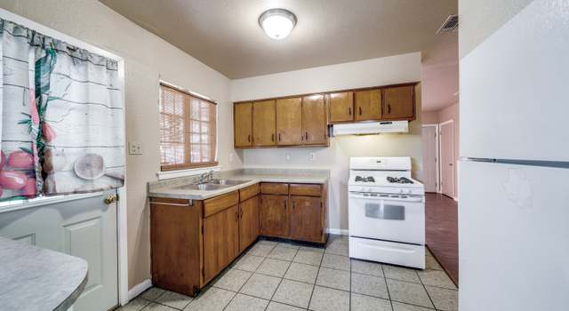 Photo of 111 Zerrcliff Ln, San Antonio, TX 78220-1631