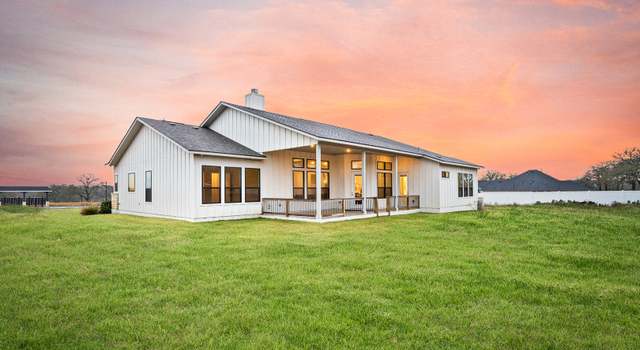 Photo of 104 Timber Hts, La Vernia, TX 78121