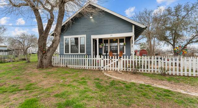 Photo of 215 County Road 146, Floresville, TX 78114-4871