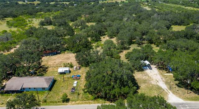 Photo of 669 County Road 768, Devine, TX 78016