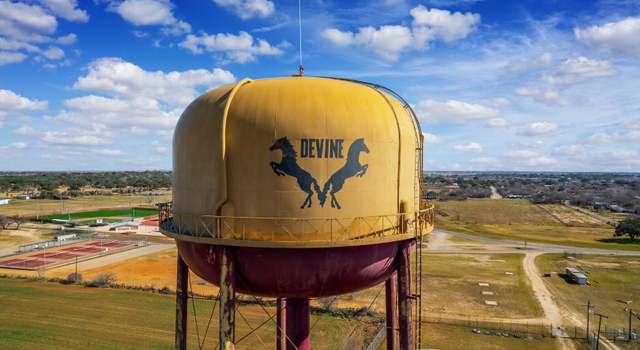 Photo of 669 County Road 768, Devine, TX 78016