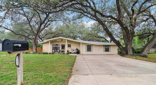Photo of 503 Mockingbird, Devine, TX 78016