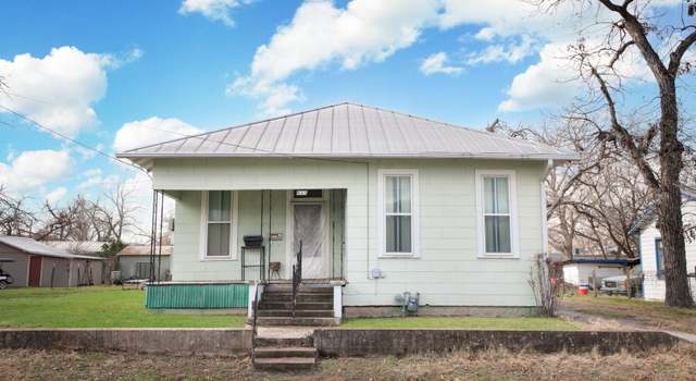 Photo of 643 N Central Ave, New Braunfels, TX 78130
