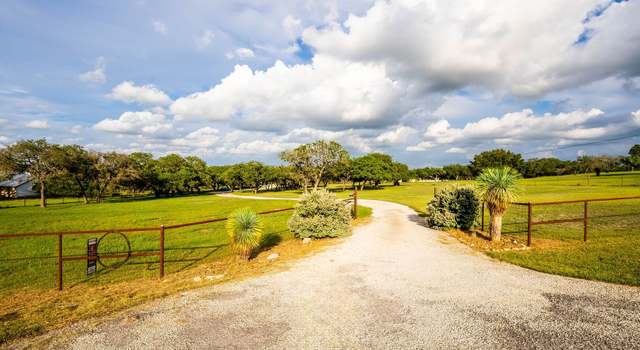Photo of 307 Pecan Pkwy, Boerne, TX 78006-7962