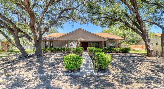 Photo of 100 E Bluebonnet, Uvalde, TX 78801