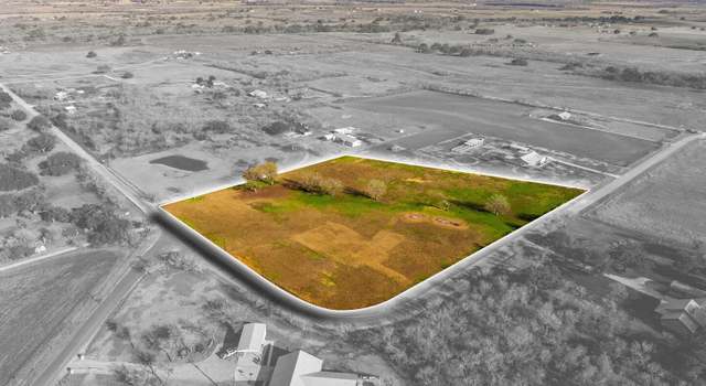 Photo of 560 County Road 352, St Hedwig, TX 78152
