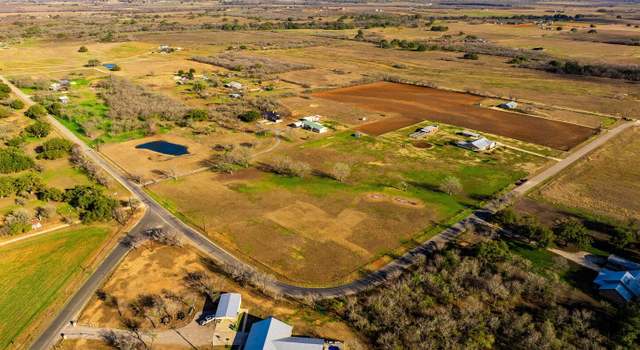 Photo of 560 County Road 352, St Hedwig, TX 78152