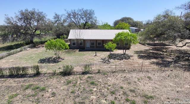 Photo of 1722 County Road 676, Devine, TX 78016-4653