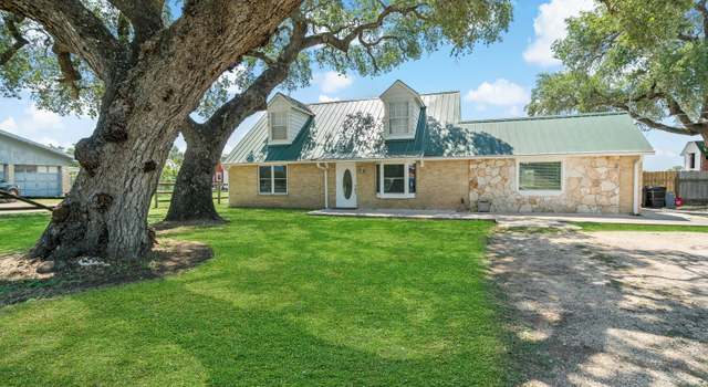 Photo of 456 E Zipp Rd, New Braunfels, TX 78130-9417