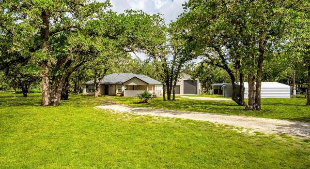 Photo of 411 Shannon Ridge Dr, Floresville, TX 78114