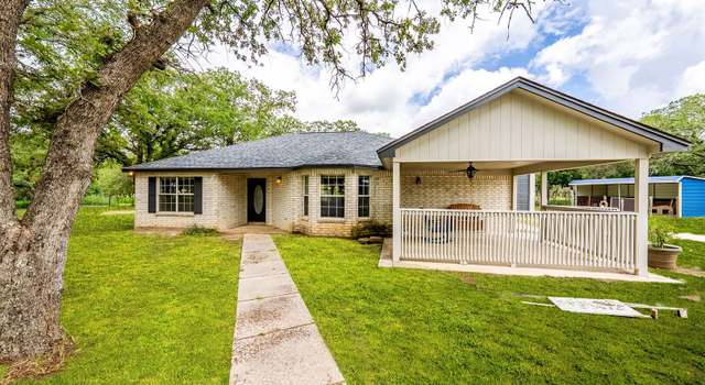 Photo of 411 Shannon Ridge Dr, Floresville, TX 78114