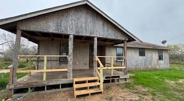 Photo of 606 E Avenue J, Christine, TX 78012
