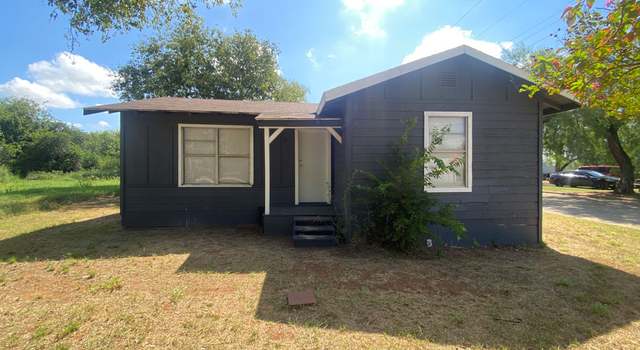 Photo of 504 N Peach St, Pearsall, TX 78061